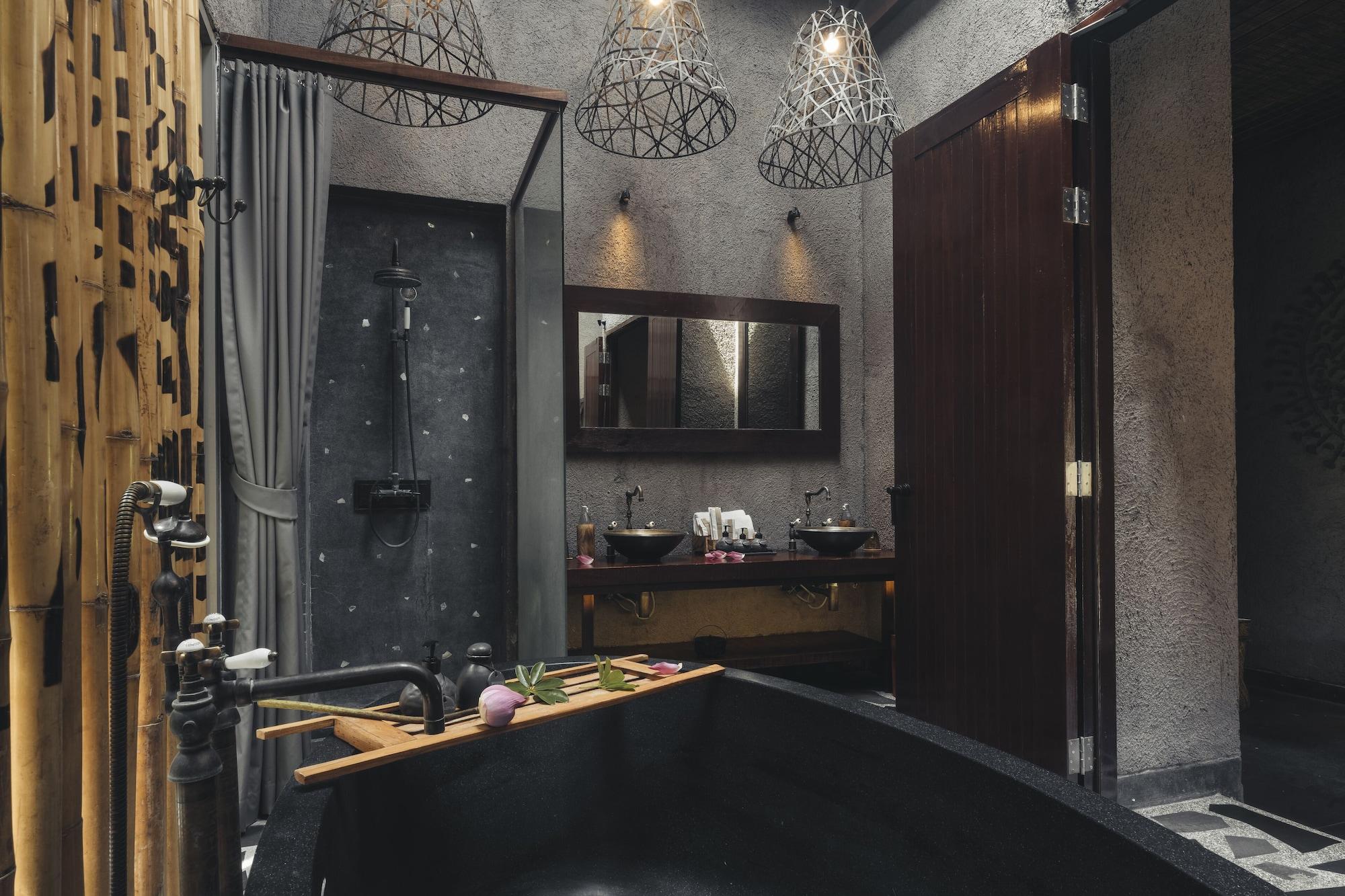 Keemala Hotel Kamala Beach Exterior photo Bathroom
